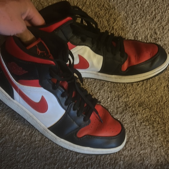 Red and black Nike Jordan’s - Picture 3 of 4
